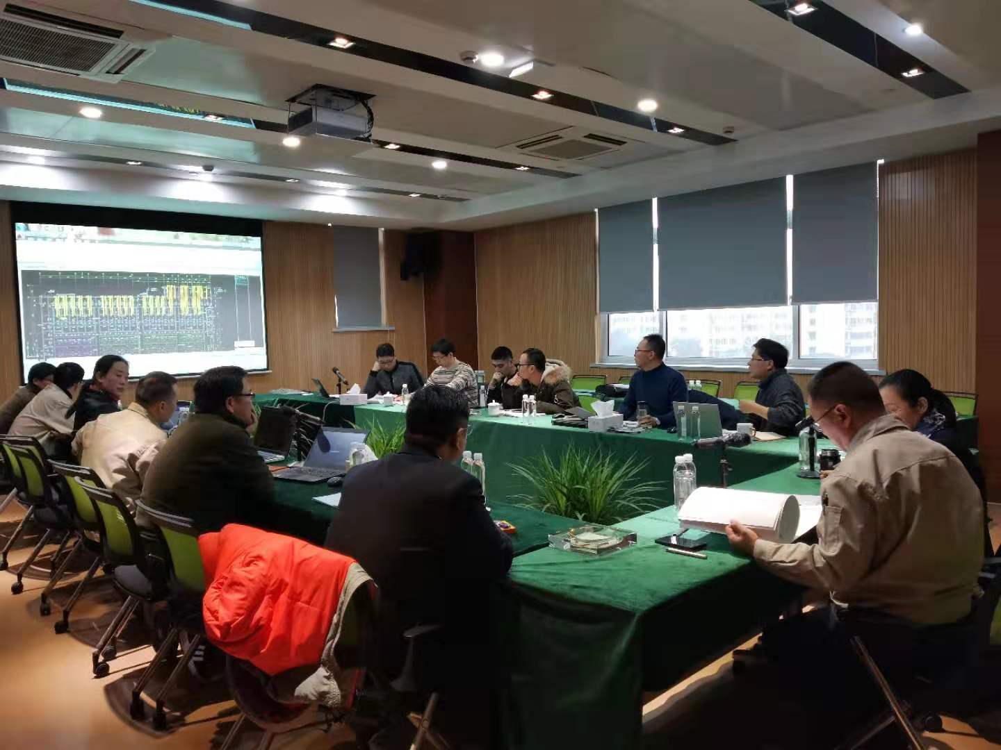 27b3f8cd5259770b1bd7784d1d8bbdeb 会议照片1.jpg